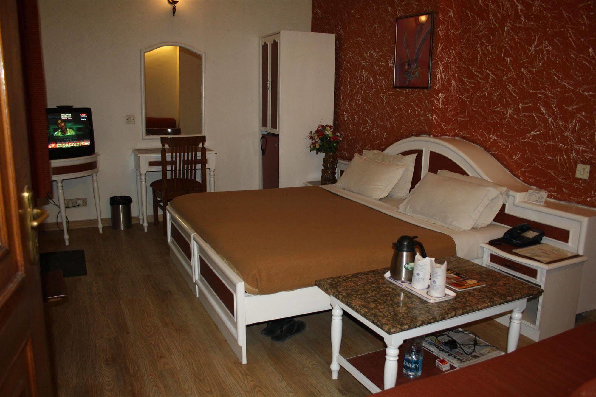 Hotel Rahul Palace New Delhi Room photo